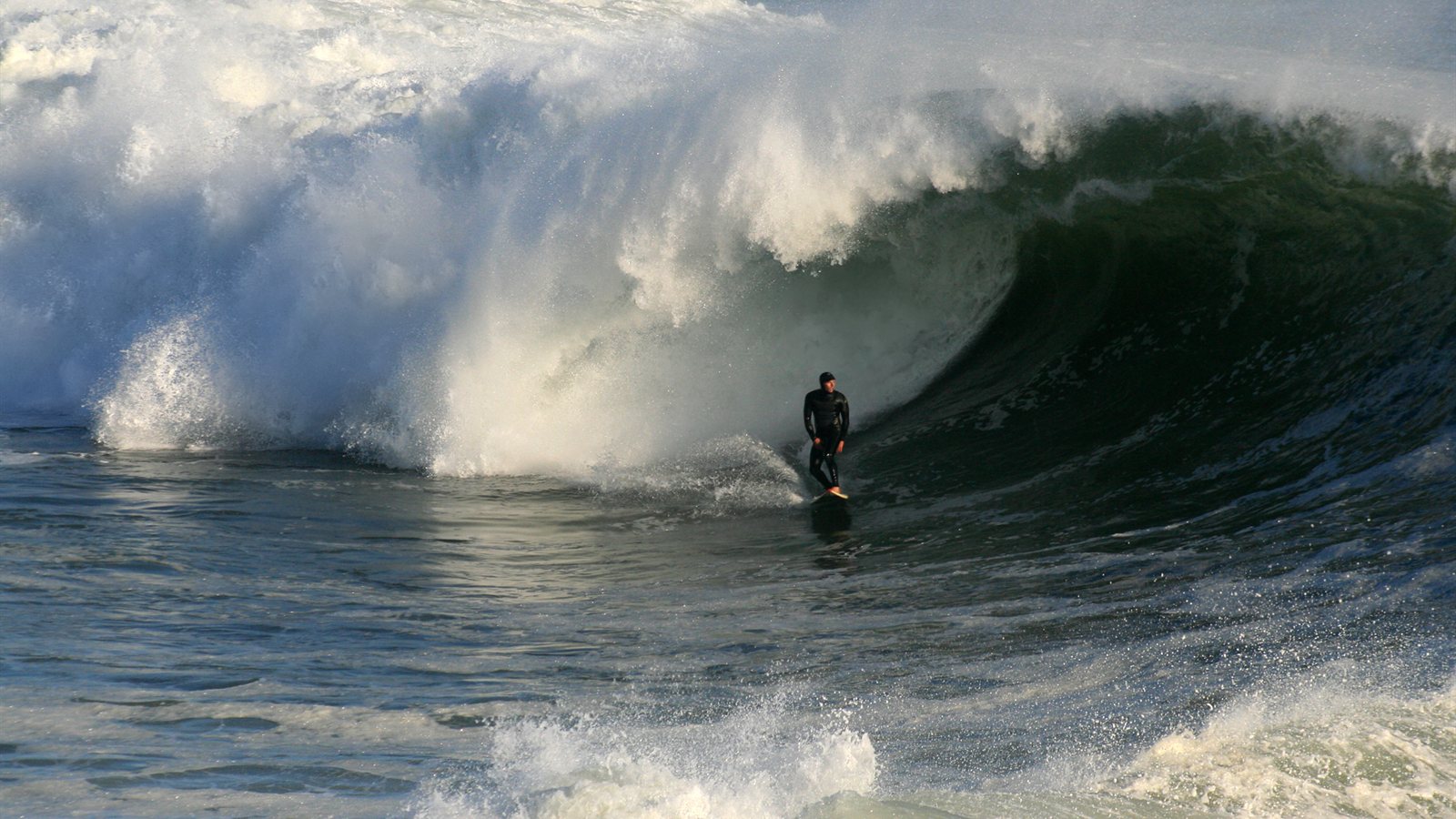Large wave breaking offshore